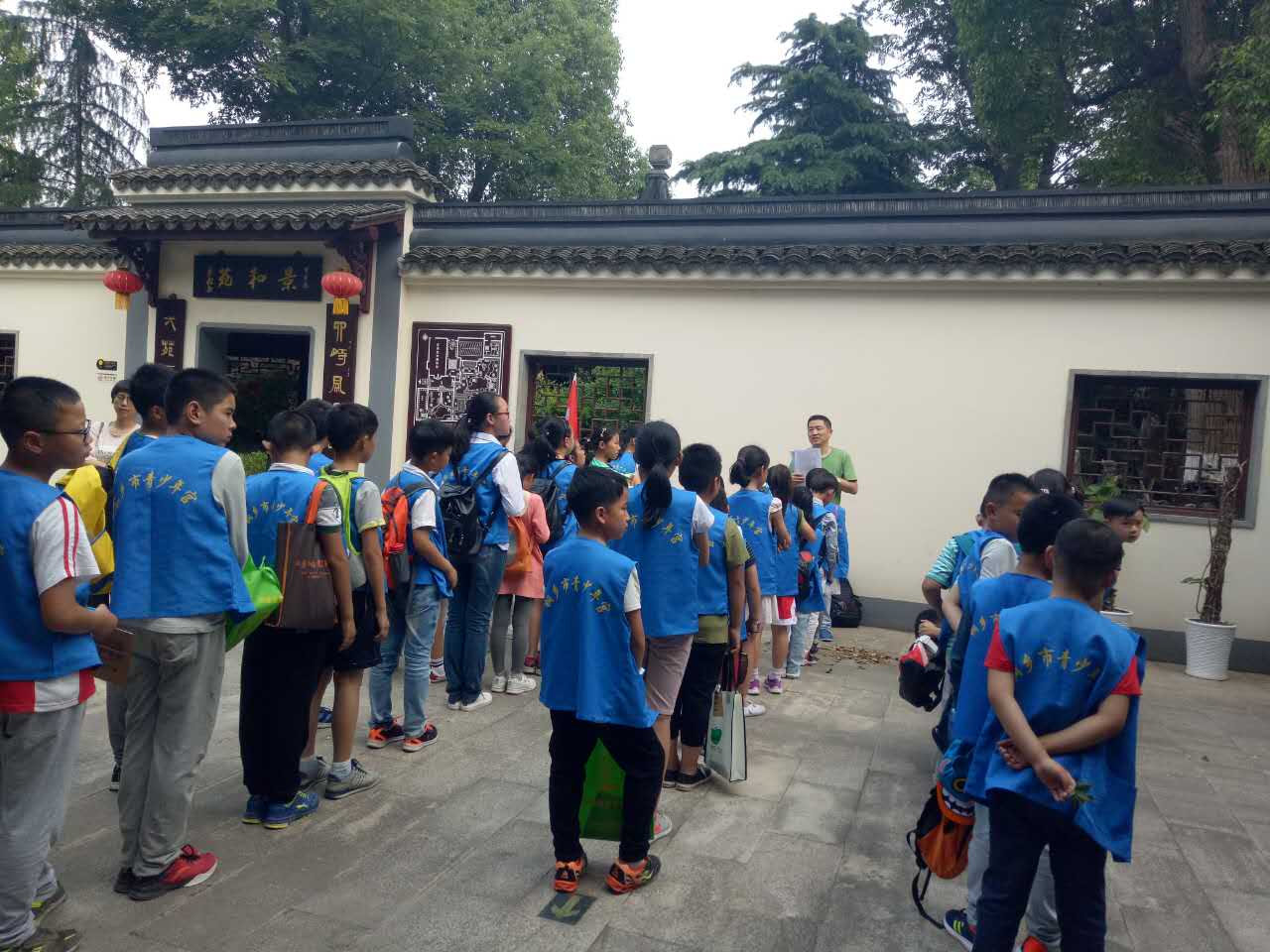 小記者眼中的匯才——桐鄉(xiāng)市青少年宮紅領(lǐng)巾記者團(tuán)走進(jìn)匯才紅木