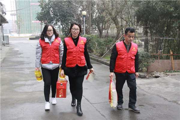 節(jié)前送溫暖 | 匯才黨支部慰問結對困難家庭