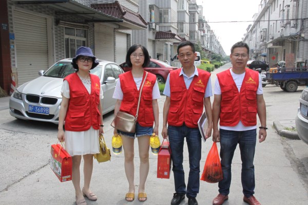 匯才黨建 | 黨支部端午前夕慰問(wèn)結(jié)對(duì)困難家庭